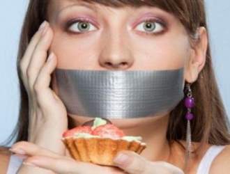В том случае, если любимый вами продукт имеет высокую жирность, сократите размер порции. С маленькой порцией ваш организм не получит избытка жира