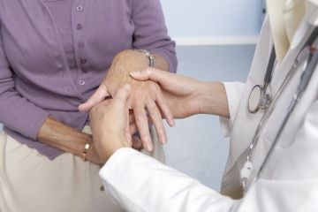 Обращение к ревматологу по причине суставных болей Обращение к ревматологу по причине суставных болей